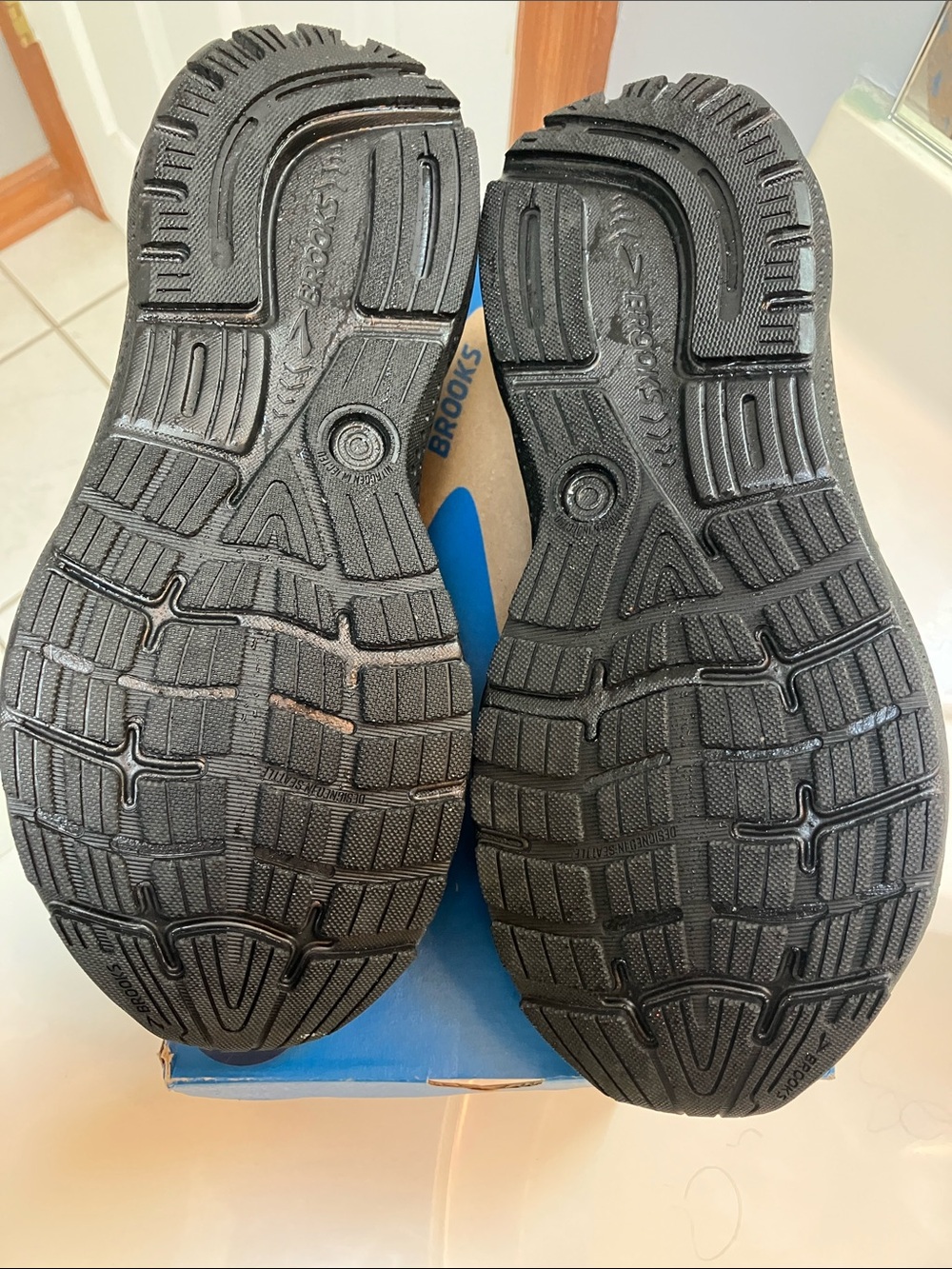 Brooks Women's Ghost 16 Size 9 Medium Black/Black Brand New (Retail $140) - Picture 6 of 6